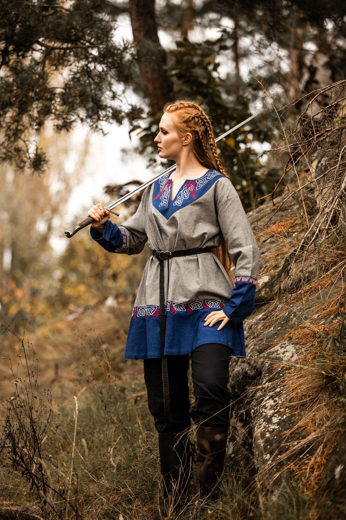 bekleidung-tunika-freydis-grau-unisex~9.webp