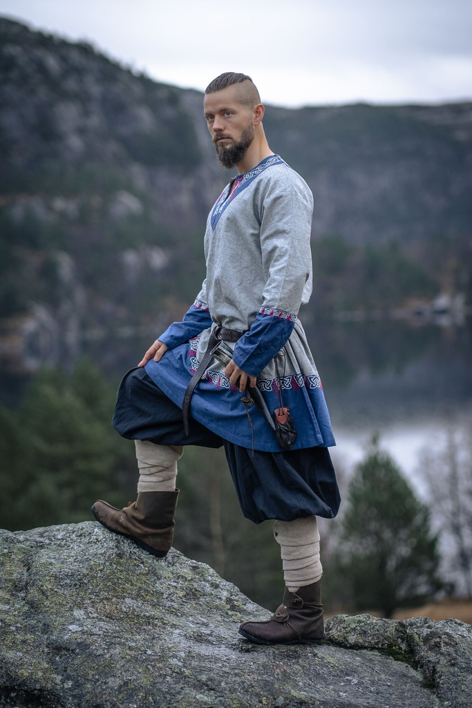 bekleidung-tunika-freydis-grau-unisex~3.webp