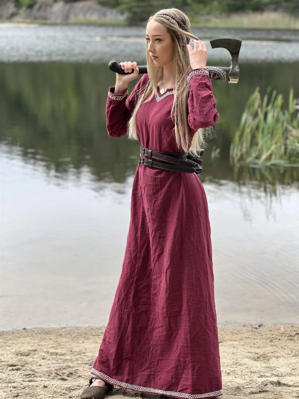 wikingerkleid-brigida-rot~4.webp