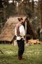 weste-aus-handgewebter-baumwolle-irvin-braun~6.webp