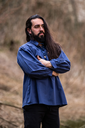 typisches-mittelalter-stehkragen-schnuerhemd-friedrich-blau~3.webp