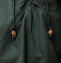 typisches-mittelalter-stehkragen-schnuerhemd-friedrich-gruen~9.webp