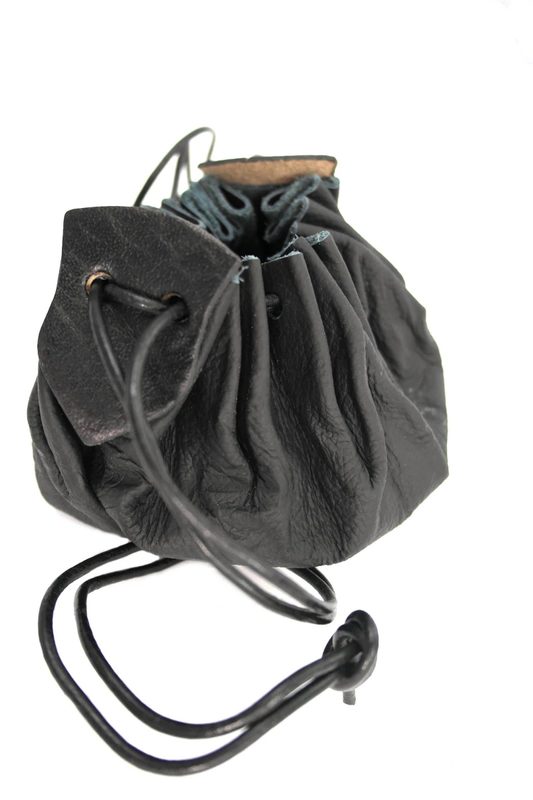 lederbeutel-odo-aus-rindsleder-schwarz~2.webp