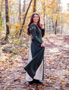 1740834081_mittelalterkleid-larina-olivgruen-natur~5.webp
