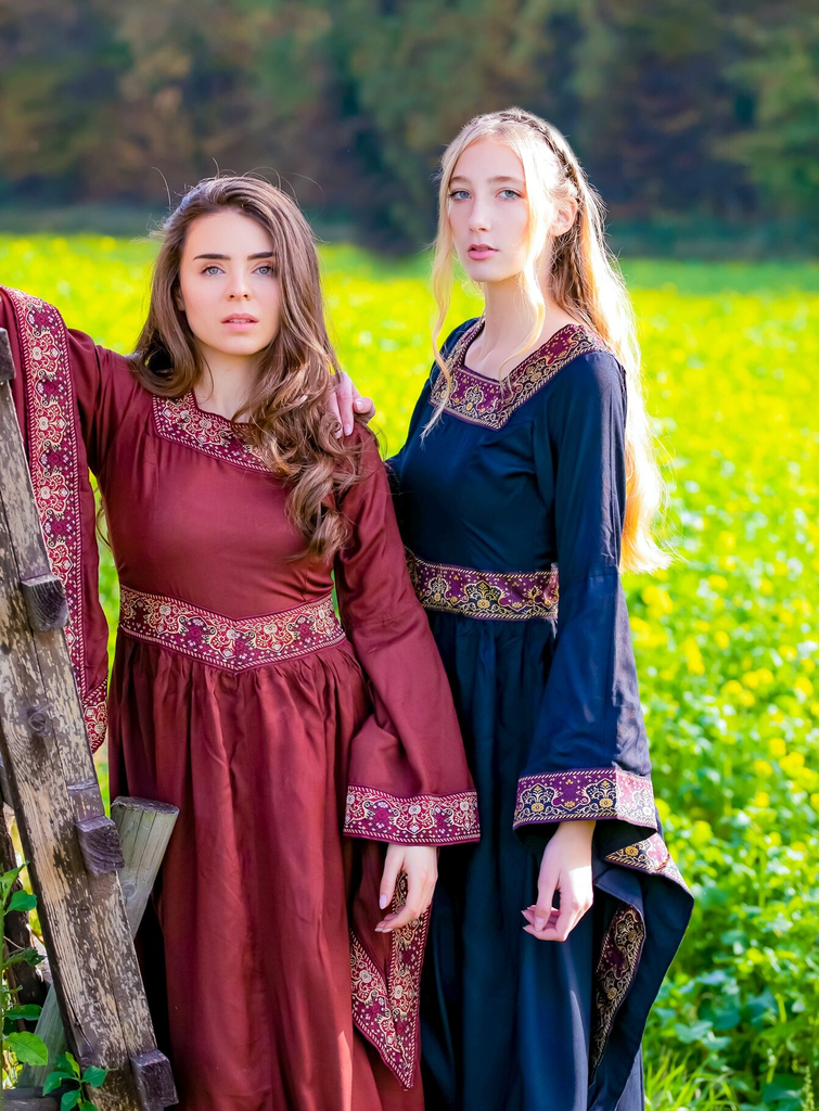 1740857124_edles-viskose-kleid-burgundrot~6.webp