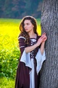 1740860129_kleid-mit-trompetenaermeln-larissa-braun-natur~3.webp