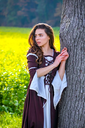 1740860129_kleid-mit-trompetenaermeln-larissa-braun-natur~3.webp