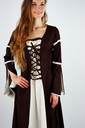 1740860132_kleid-mit-trompetenaermeln-larissa-braun-natur~7.webp