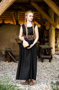 1740857360_bodenlanges-kleid-ella-schwarz~2.webp