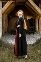 1740929132_mittelalterkleid-medusa-schwarz-rot~5.webp