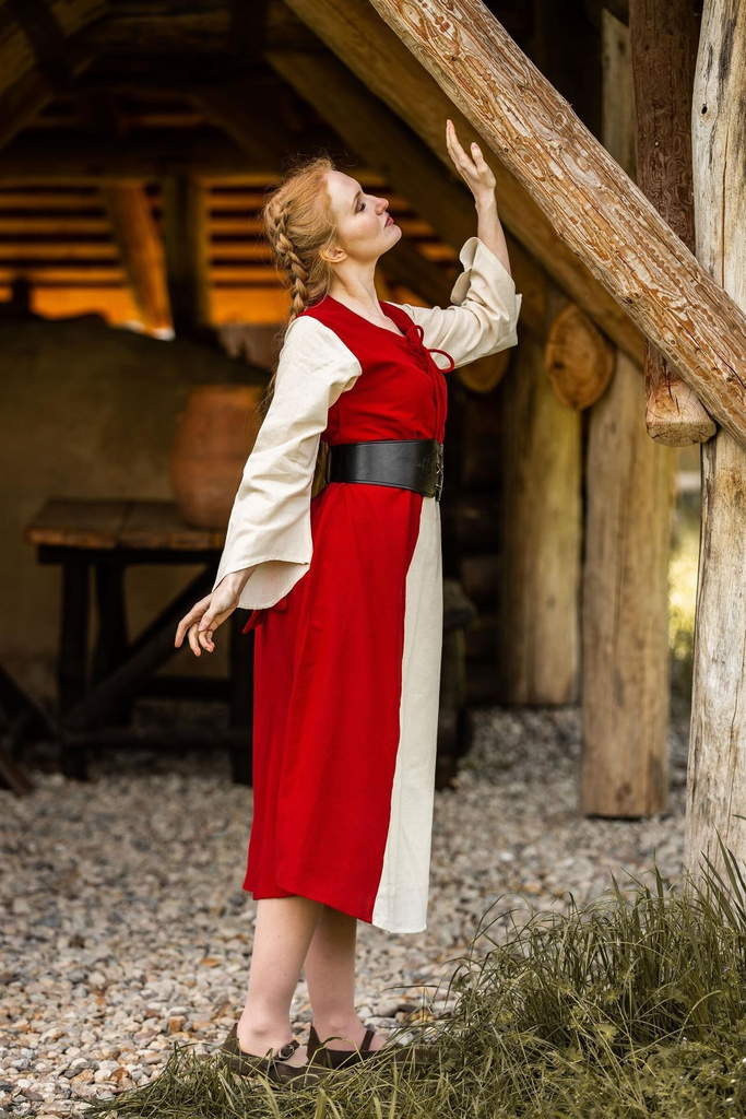 1740930521_mittelalter-baumwollkleid-ilse-rot-natur~15.webp