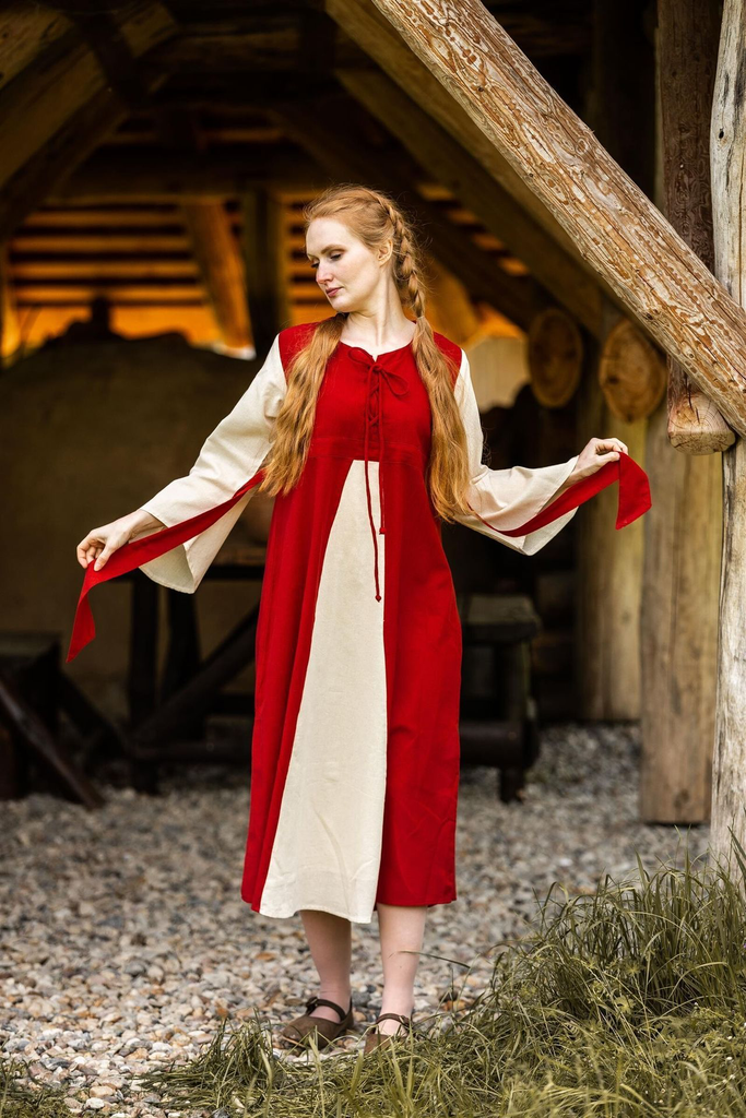 1740930515_mittelalter-baumwollkleid-ilse-rot-natur~5.webp