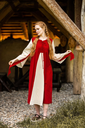 1740930515_mittelalter-baumwollkleid-ilse-rot-natur~5.webp