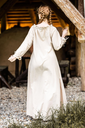 1740931402_bodenlanges-langarmkleid-mechthild-hanffarben~6.webp