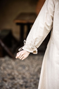 1740931403_bodenlanges-langarmkleid-mechthild-hanffarben~8.webp