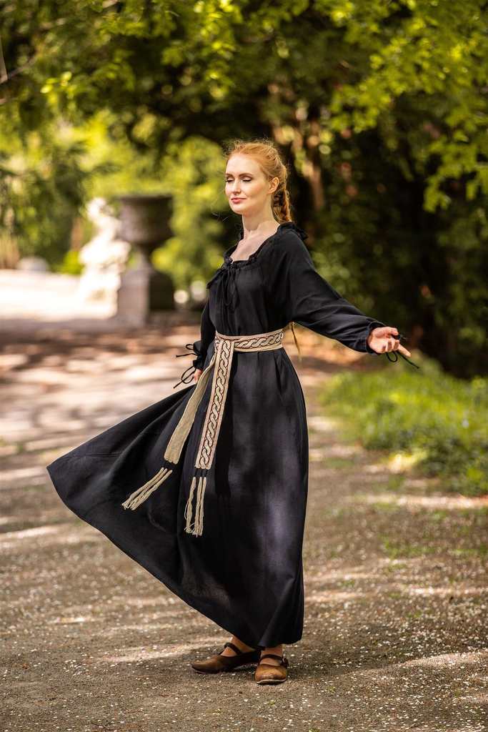 1740931541_bodenlanges-langarmkleid-mechthild-schwarz~13.webp