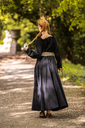 1740931540_bodenlanges-langarmkleid-mechthild-schwarz~12.webp