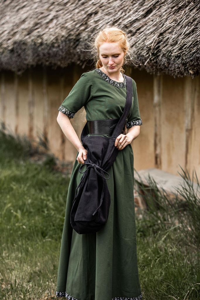1740932340_edles-kurzarmkleid-mit-borduere-ennlin-gruen~14.webp