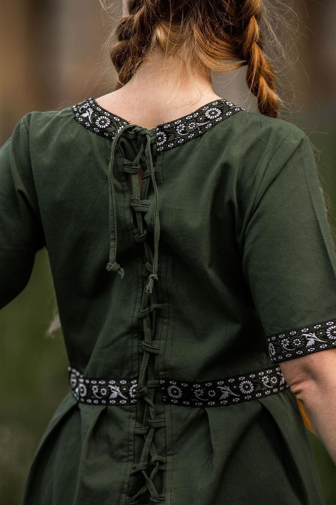 1740932335_edles-kurzarmkleid-mit-borduere-ennlin-gruen~5.webp