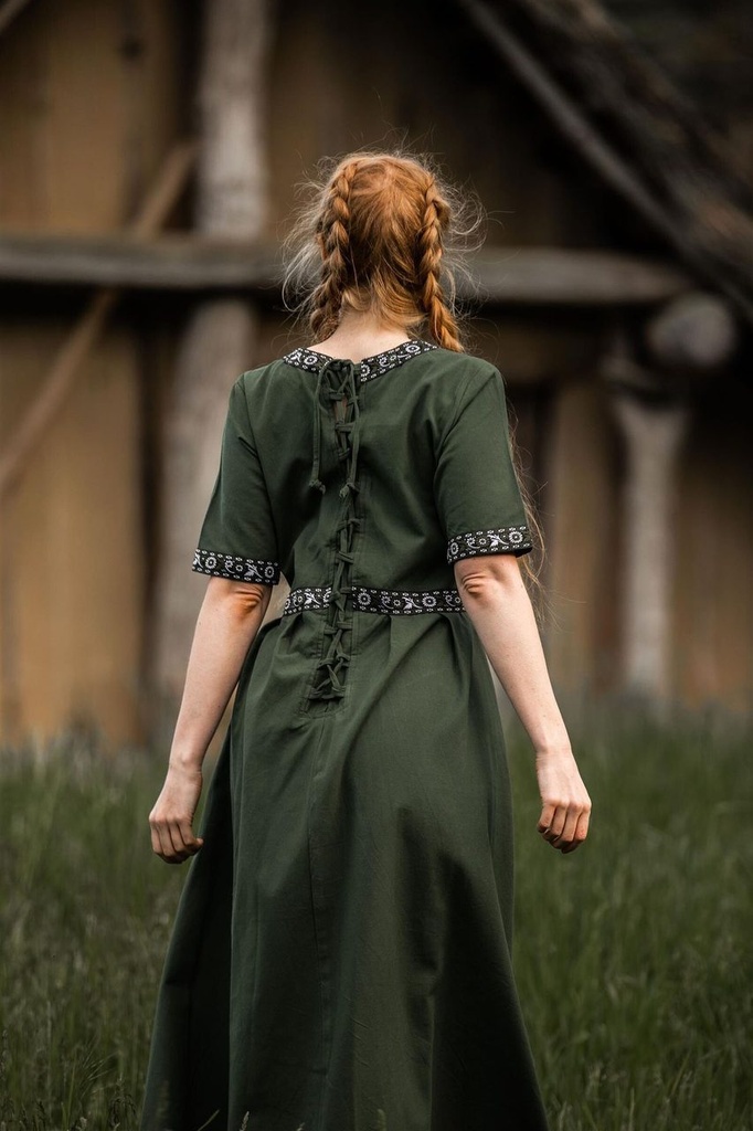 1740932334_edles-kurzarmkleid-mit-borduere-ennlin-gruen~4.webp