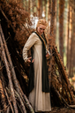 1740939745_mittelalter-ueberkleid-magdalena-gruen~12.webp