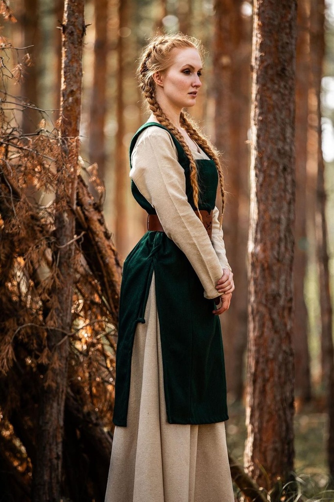 1740944481_wikinger-ueberkleid-aus-wolle-aila-gruen~12.webp