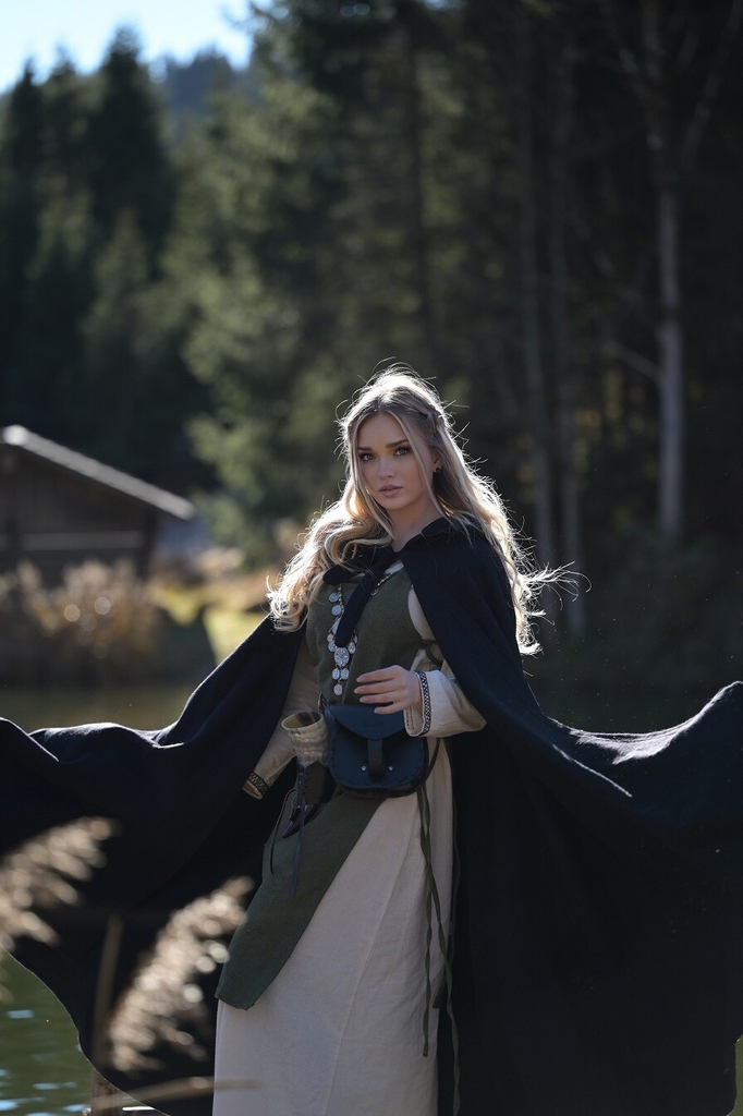 1740947035_wikinger-ueberkleid-aleiga-gruen~4.webp