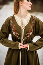 1741099515_bekleidung-mantel-skadi-olive~5.webp