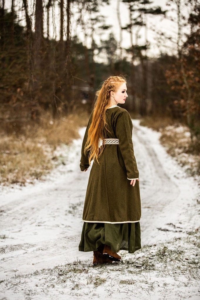 1741099524_bekleidung-mantel-skadi-olive~9.webp