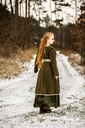 1741099524_bekleidung-mantel-skadi-olive~9.webp