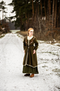 1741099508_bekleidung-mantel-skadi-olive~2.webp