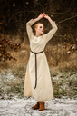1741098227_wikinger-unterkleid-helga-natur~11.webp
