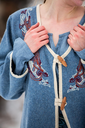 1741099531_bekleidung-mantel-skadi-olive~12.webp