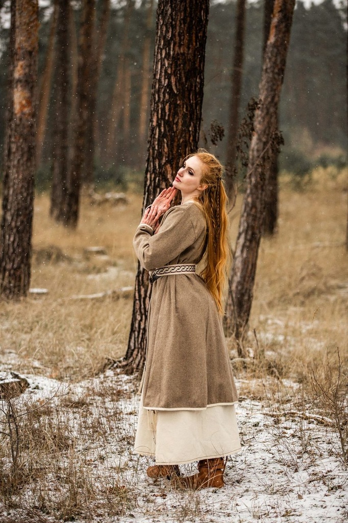 1741100089_bekleidung-mantel-skadi-sand-wikinger~3.webp