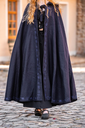 1741101204_wollumhang-mit-stickerei-alma-blau~3.webp