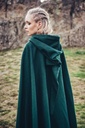 1741101285_wollumhang-mit-stickerei-alma-gruen~3.webp