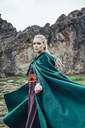 1741101291_wollumhang-mit-stickerei-alma-gruen~6.webp