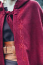 1741101530_wollumhang-mit-stickerei-alma-rot~3.webp