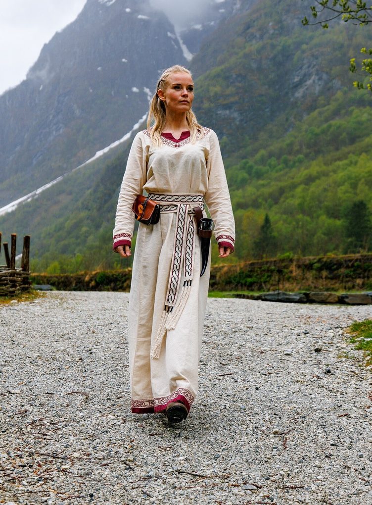 1741168639_wikingerkleid-lagertha-natur-rot~3.webp