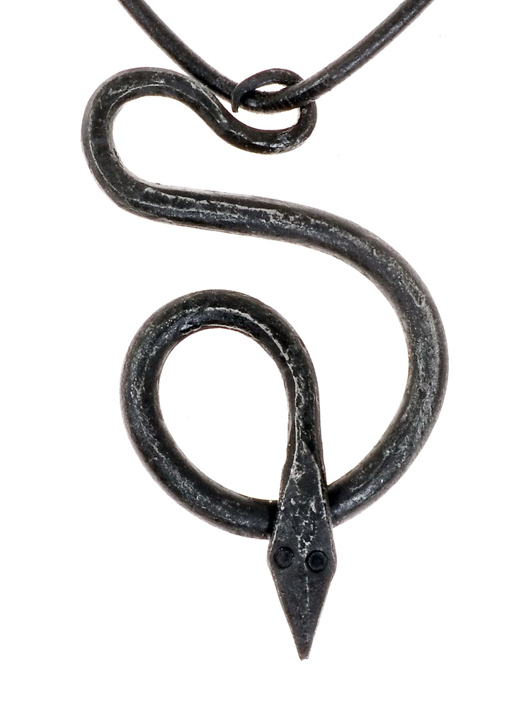 Geschmiedetes Schlangen-Amulett 1