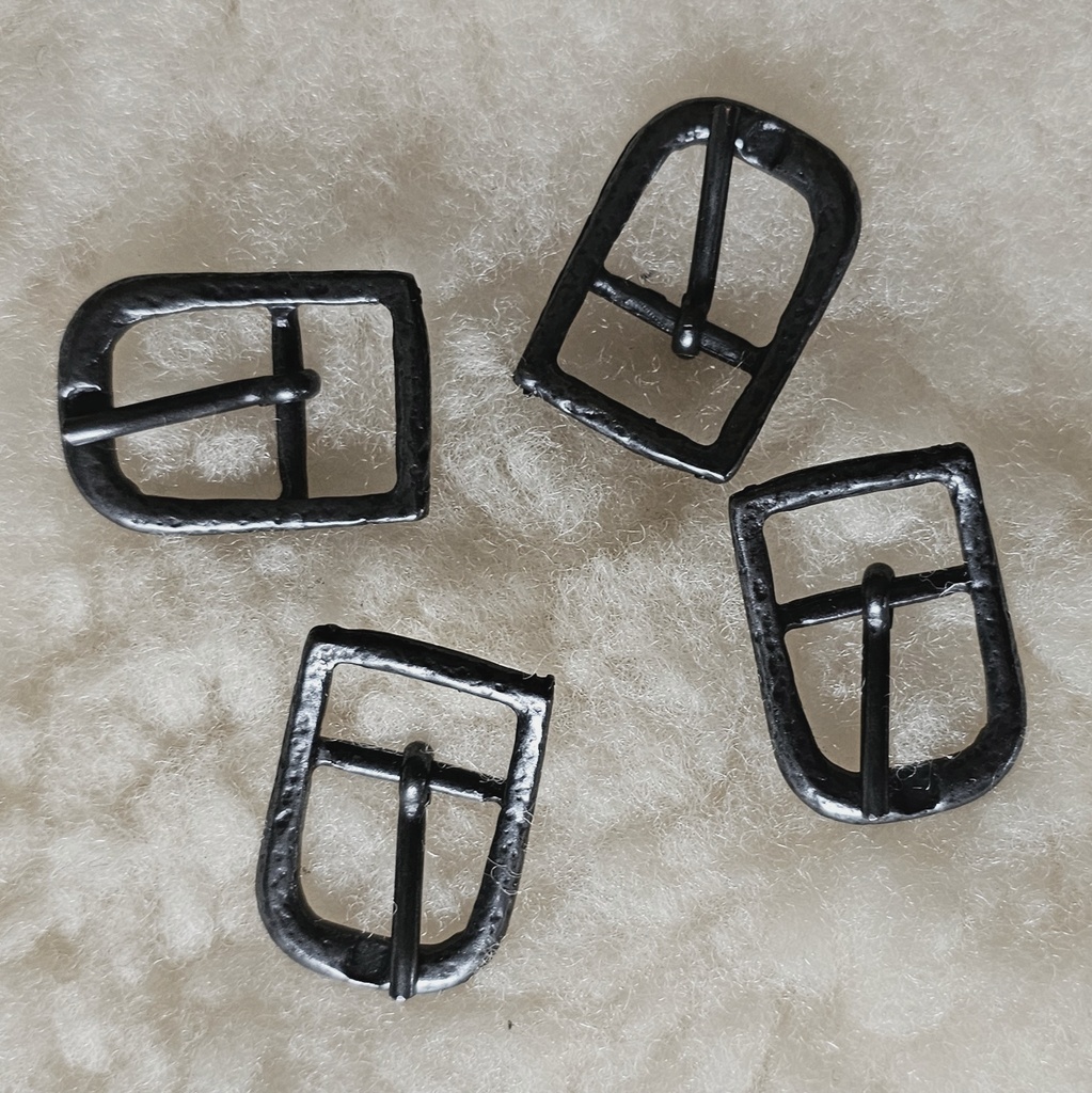 Mittelalter-Rüstungs-Schließe TRIM, 1,8 cm, Fb:schwarzeisen,Schn