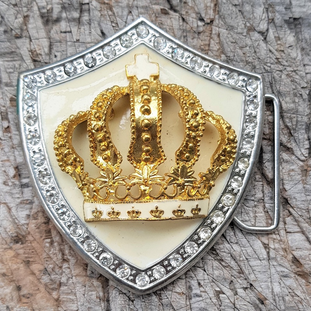 GUINEVERE, silberne 4cm Wappen-Schließe, weiß Emaille, Krone,Str