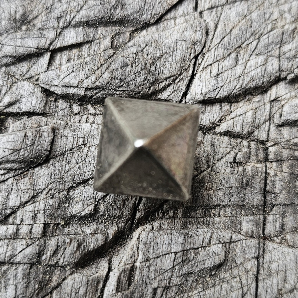 Pyramide 10x10,Beschlag,Fb.silber,Mittelalter,Larp,Wikinger,Niet
