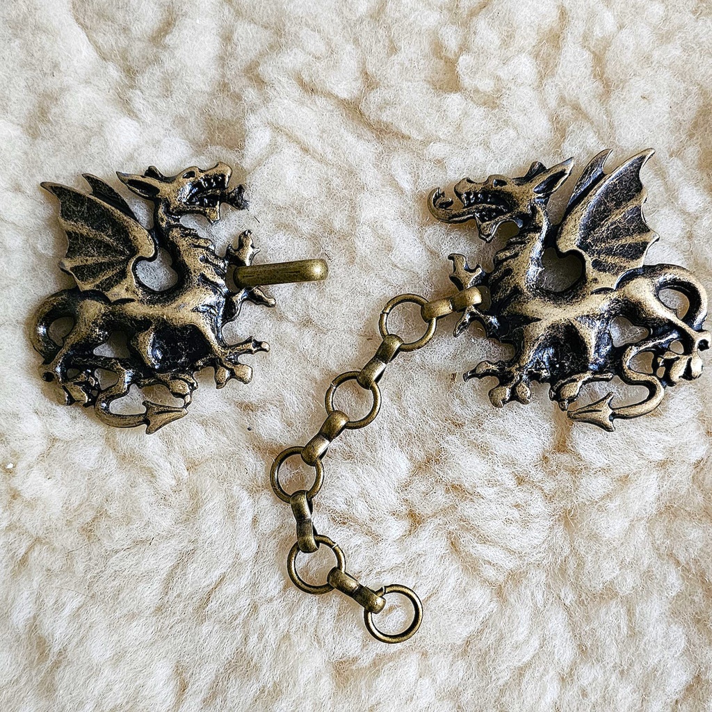 CELTIC DRAGONS FAFNIR & GOCH, Verschluss,Fb:altmessing,Drachen,M