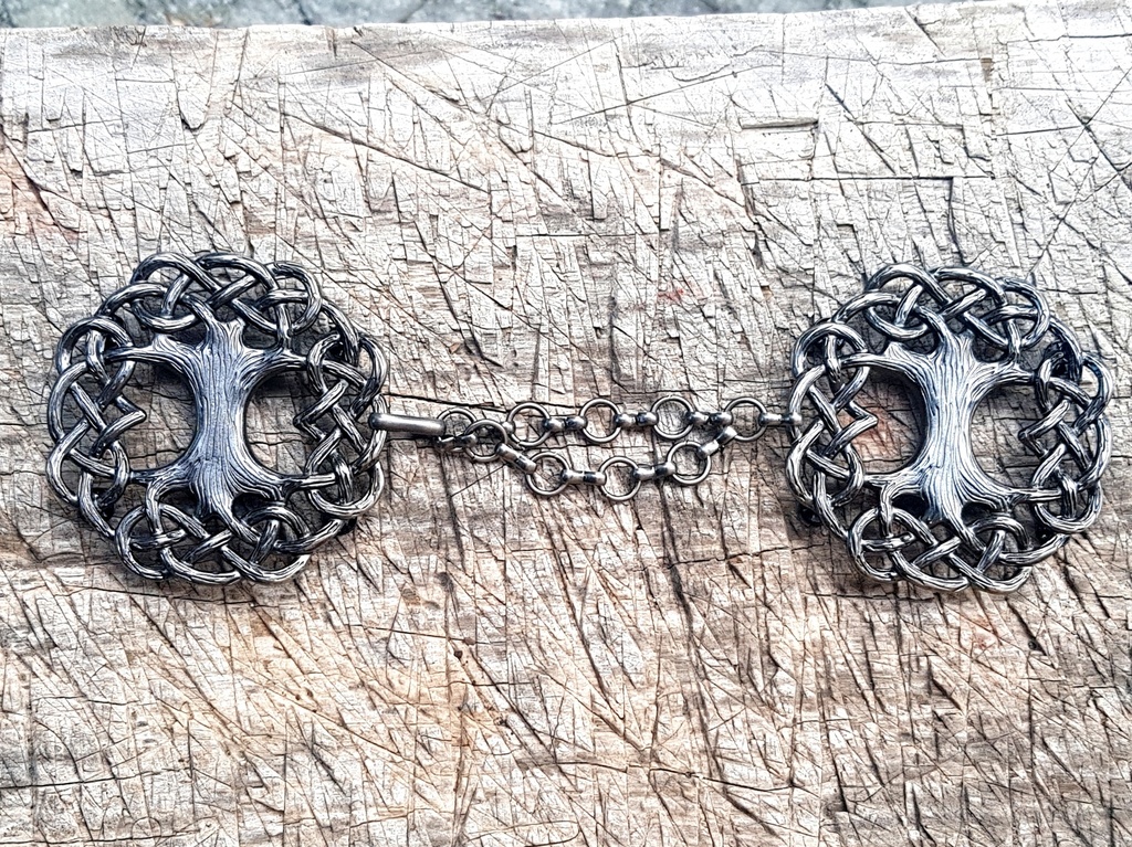 YGGDRASIL Gewand-Verschluß "XL",Fb:eisen,Weltenesche,Baum,Mantel