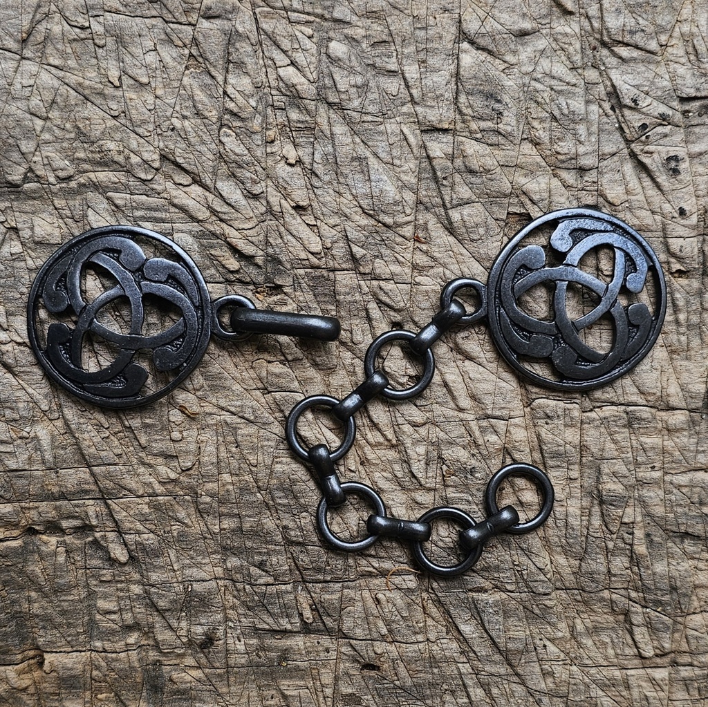 TRISCEL KNOT,Fb:schwarzeisen,Verschluss,Wikinger,Kelten,Mantel,U