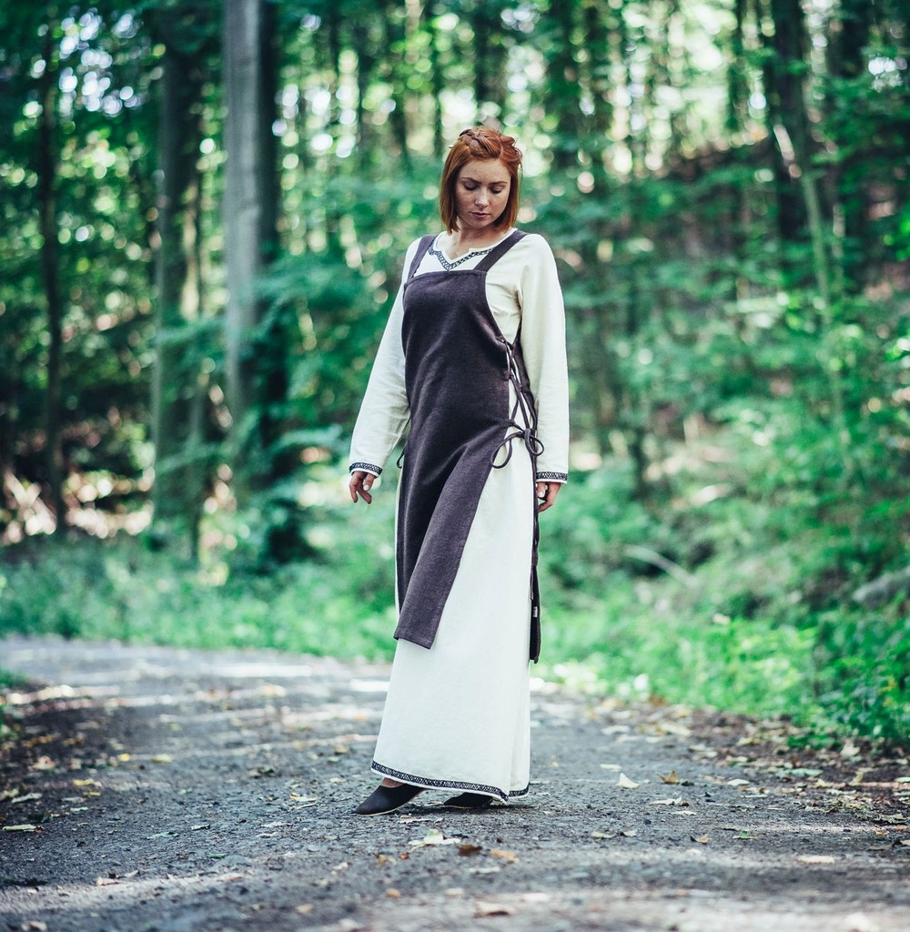 Wikinger-Überkleid „Aleiga“ – Schlichte Eleganz in Schwarz