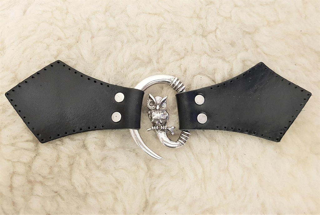[31578-002] Eulen-Verschluss mit Leder – Silberfarbener Umhanghaken im nordischen Stil für Mittelalter und LARP (braun)