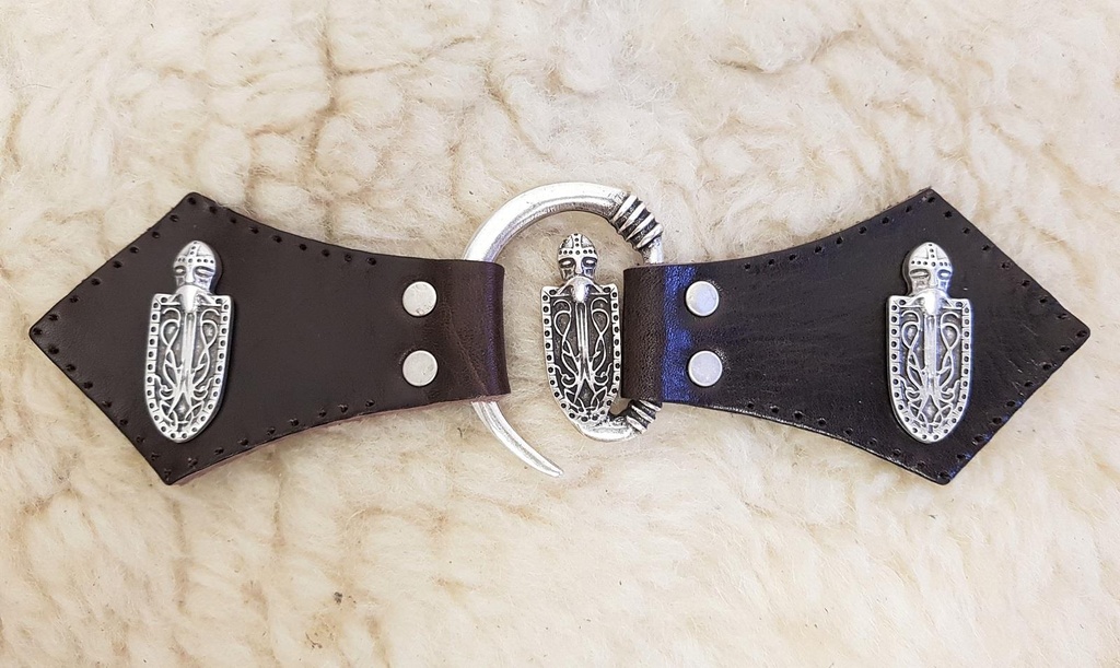 Ritterschild Mantel-Verschluß, silbern mit Befestigungsleder mit Wikinger-Ziernieten