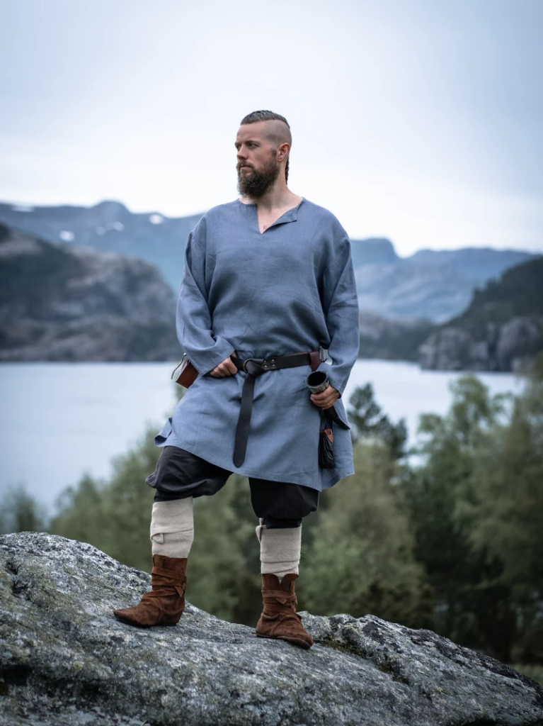 [35683-001] Lange Tunika Halvar Blaugrau - 100% Leinen - Gewand für Mittelalter, Larp und Reenactment (S)